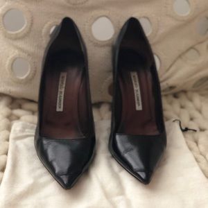Size 40.5 Manolo Blahnik Black Para Pumps